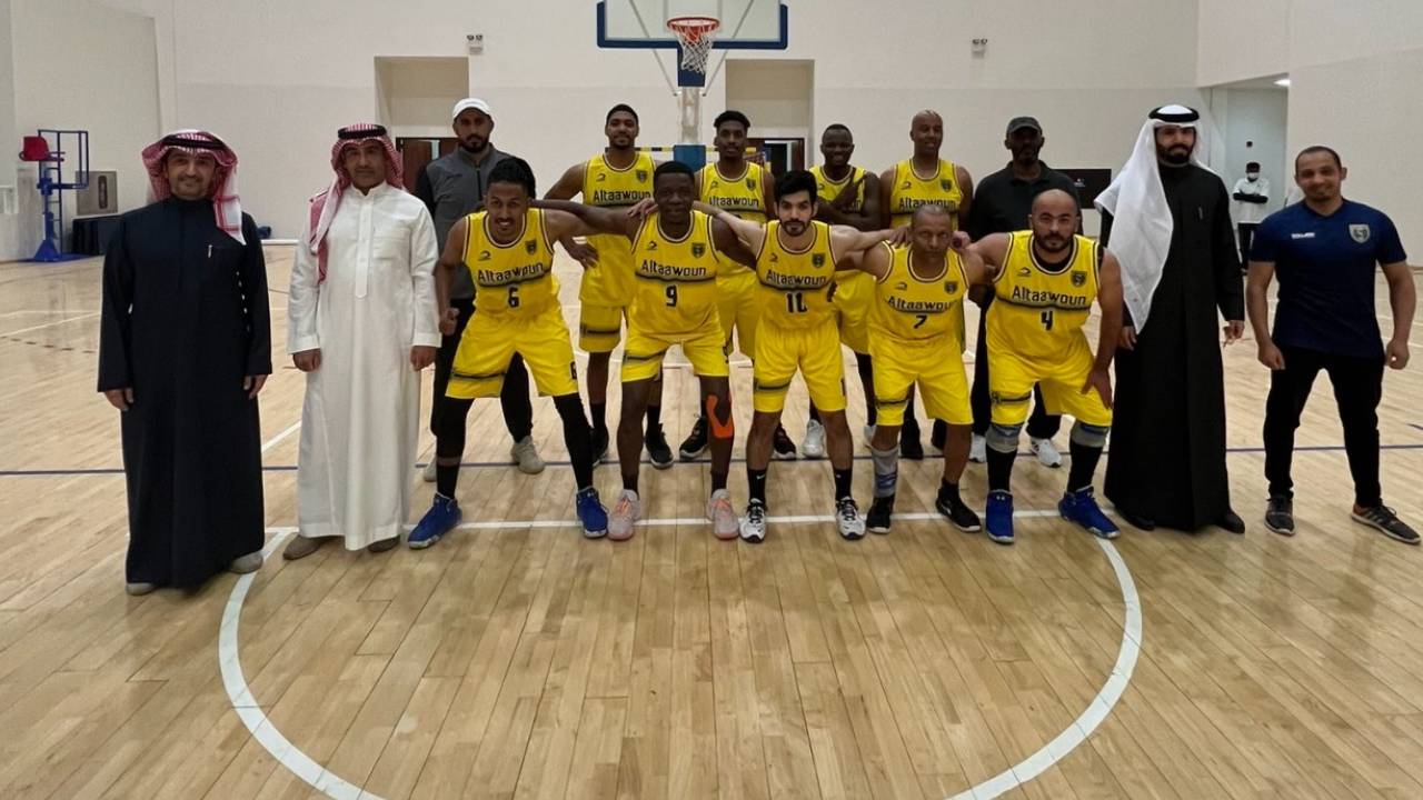 عضو ذهبي التعاون يكافئ ذئاب السلة على الصعود إلى الممتاز