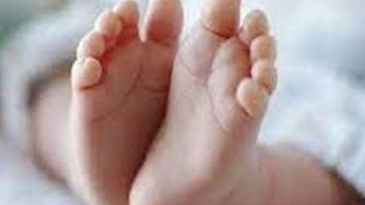 مصر.. نهاية مأساوية لرضيعة تركتها والدتها بالمنزل
