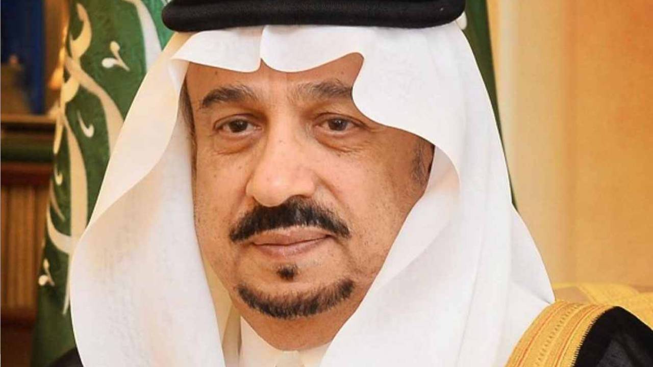أمير منطقة الرياض يعزي «الحداري» في وفاة والده