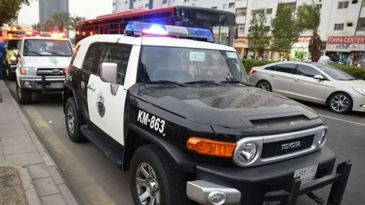 مخبأة داخل مركبته.. ضبط مواطن بحوزته 55 كجم حشيش وأقراص ممنوعة بجازان
