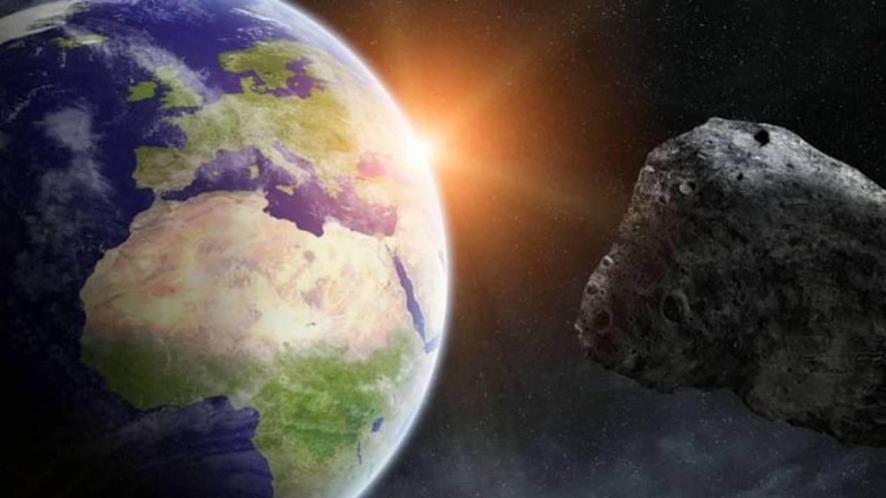 يكفي لتدمير قارة كاملة.. كويكب ضخم يقترب من الأرض