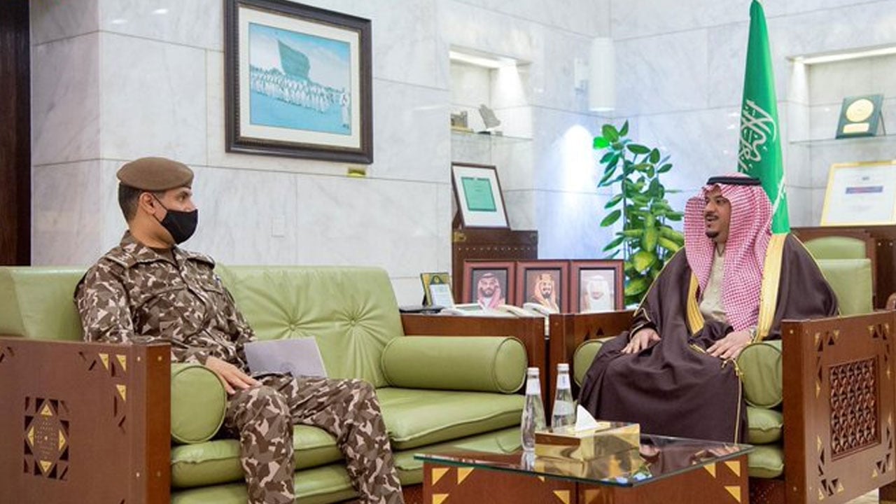 نائب أمير الرياض يبحث تطورات أعمال القوة الخاصة للأمن البيئي بالمنطقة
