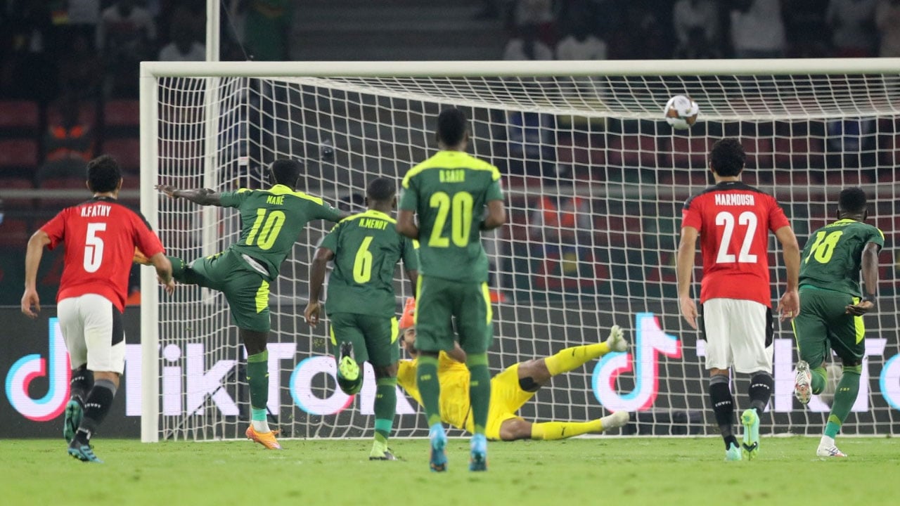 الرئيس السنغالي يمنح 87 ألف دولار جوائز نقدية لكل لاعب بالمنتخب بعد التتويج بالكأس