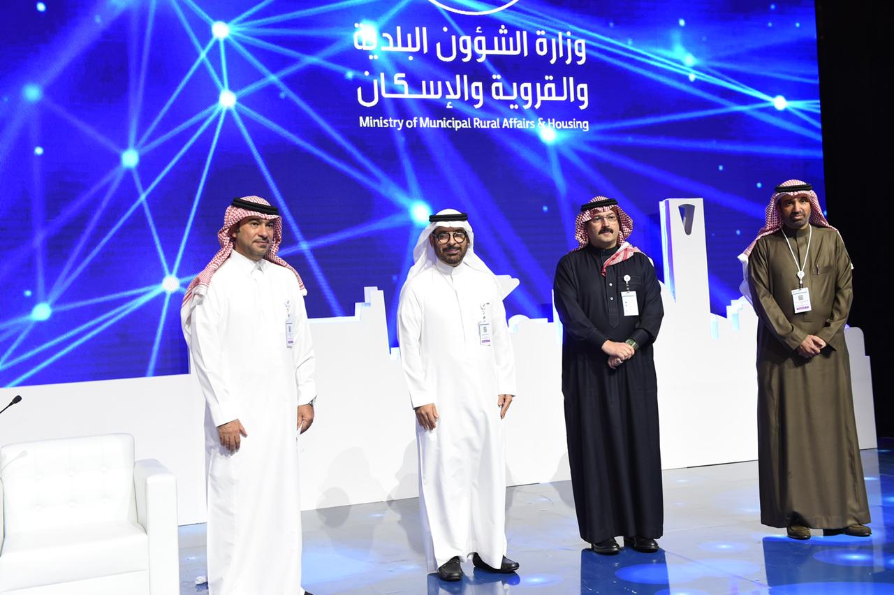 وزير الإسكان يكرّم "دار وإعمار" لرعايتها الرئيسة لمنتدى مستقبل العقار ومشاركتها في معرضه المصاحب