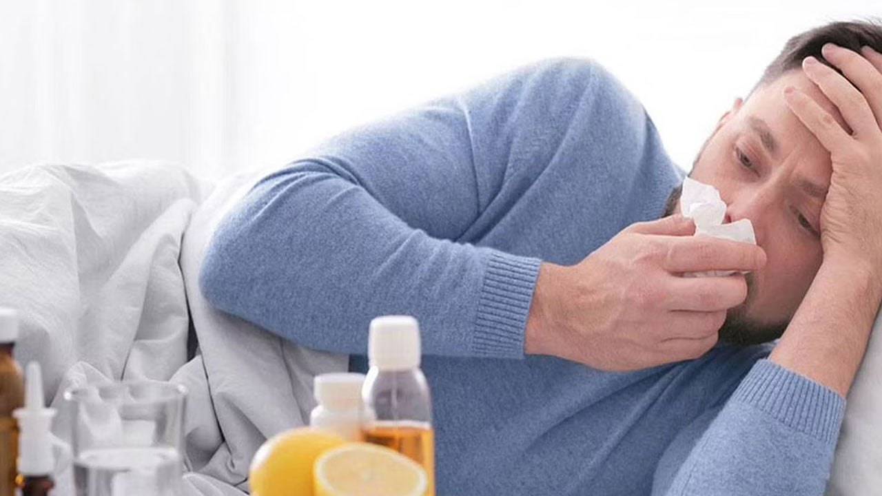 الصحة: عدوى فيروسية سبب انتشار نزلات البرد حاليًا.. وهذه أعراضها

