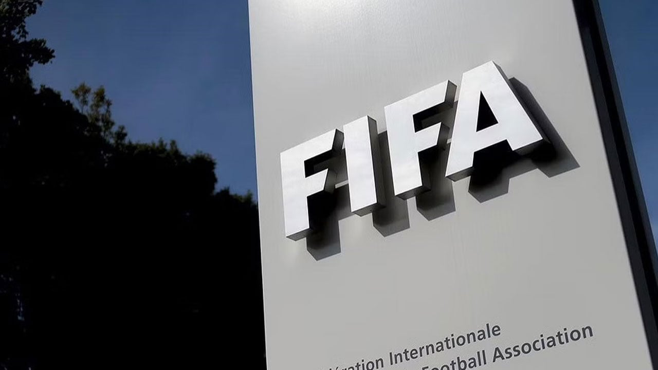 الفيفا: روسيا لن تلعب تحت علمها ولا على أرضها ولن يتم عزف نشيدها الوطني
