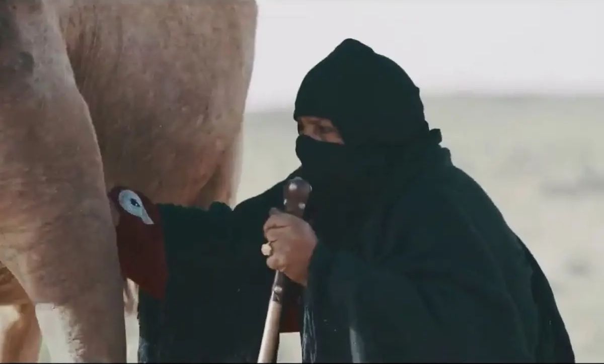 وفاة راعية الإبل الشهيرة شومة العنزي بعد معاناة مع المرض
