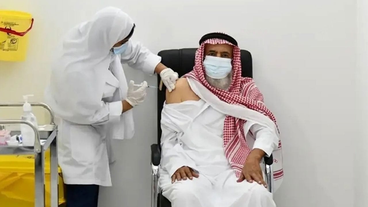 استشاري: الجرعة التنشيطية تحمي من مخاطر كورونا بنسبة 90% 
