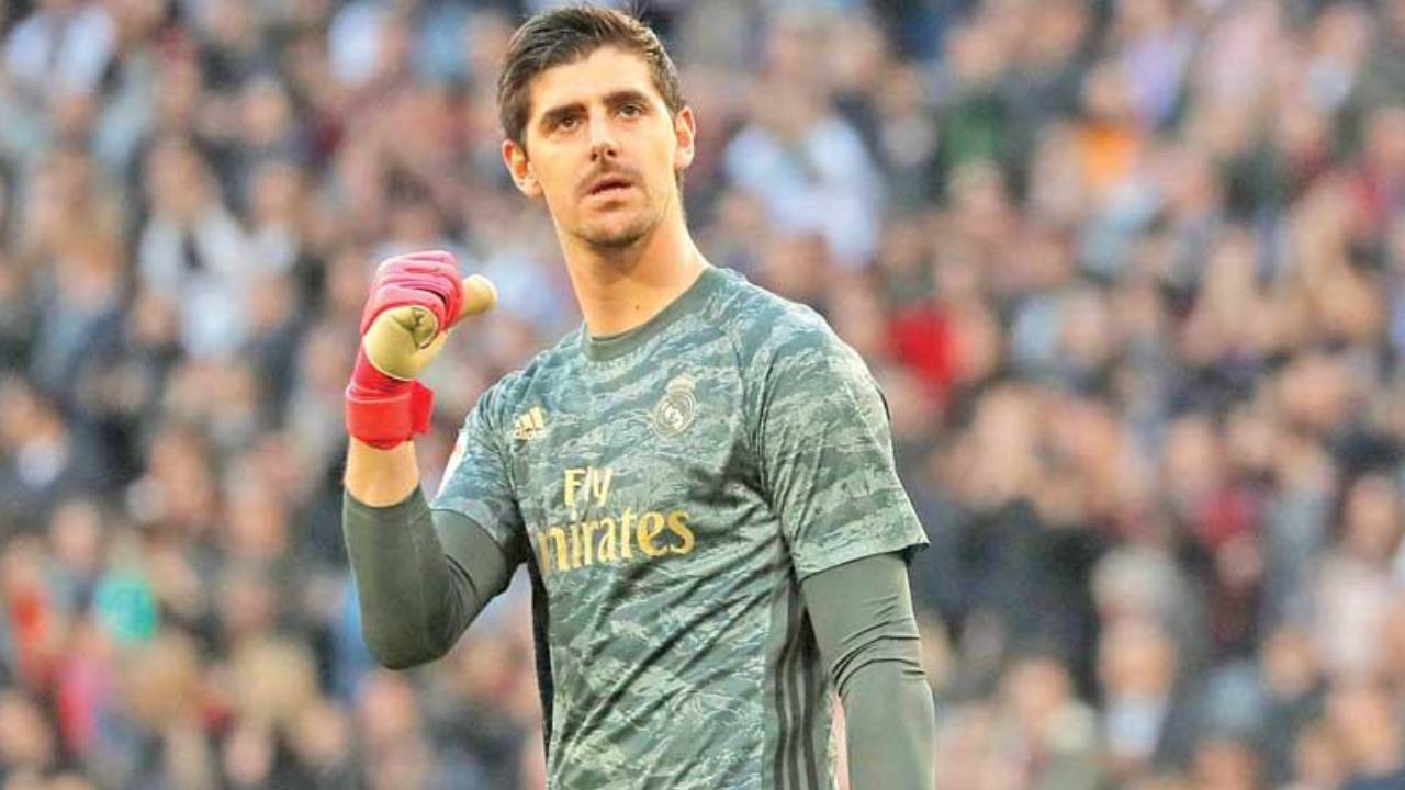 كورتوا يقترب من حراسة عرين ريال مدريد في موقعة الكلاسيكو