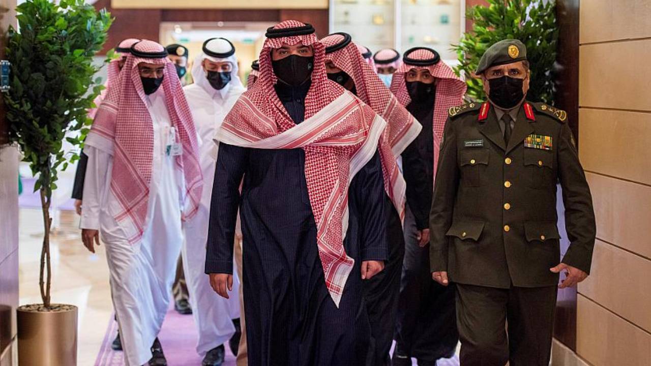 وزير الداخلية: جواز السفر الإلكتروني الجديد يحمل الهوية التاريخية والحضارية لوطننا