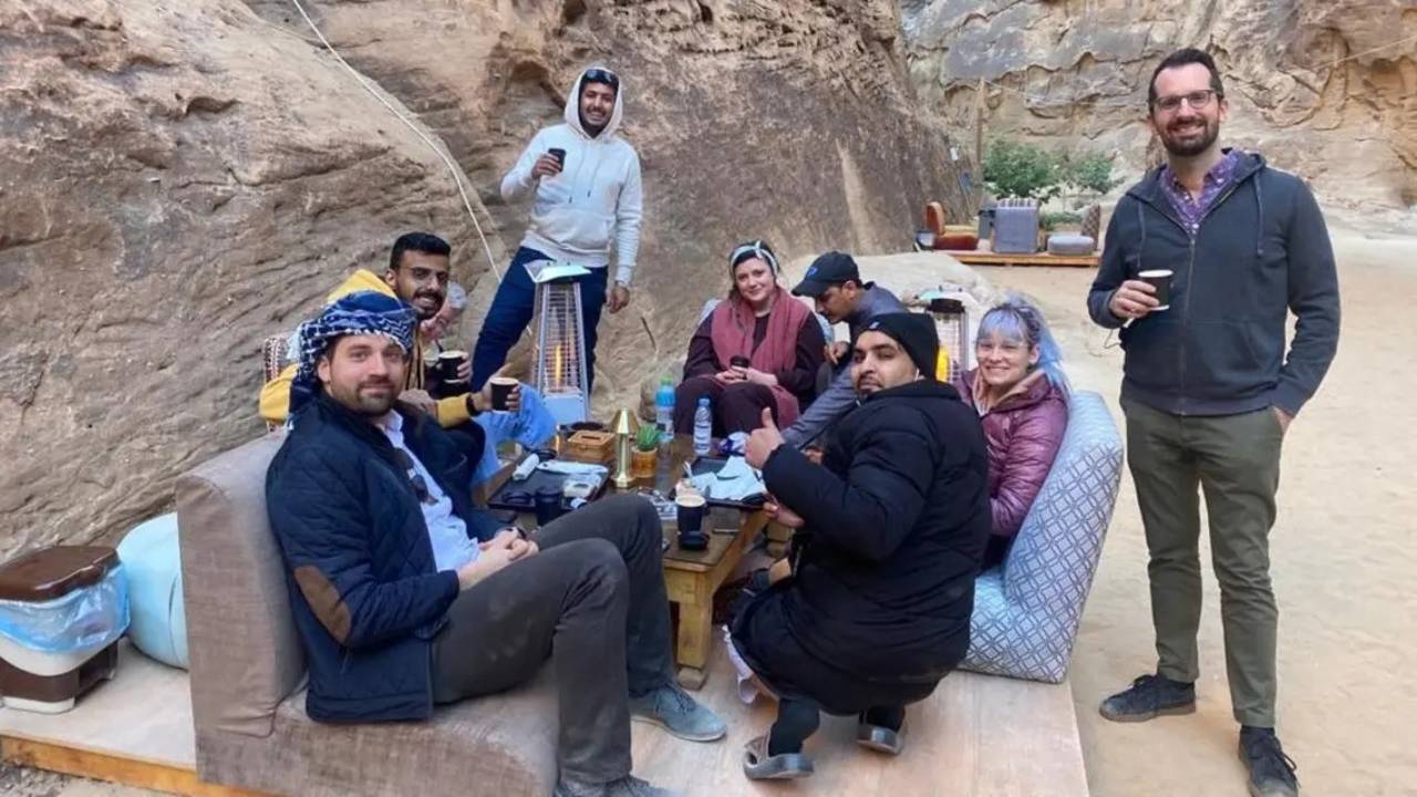 سعودي ينظم رحلة غير مسبوقة لأساتذته الأمريكيين لاستكشاف المملكة