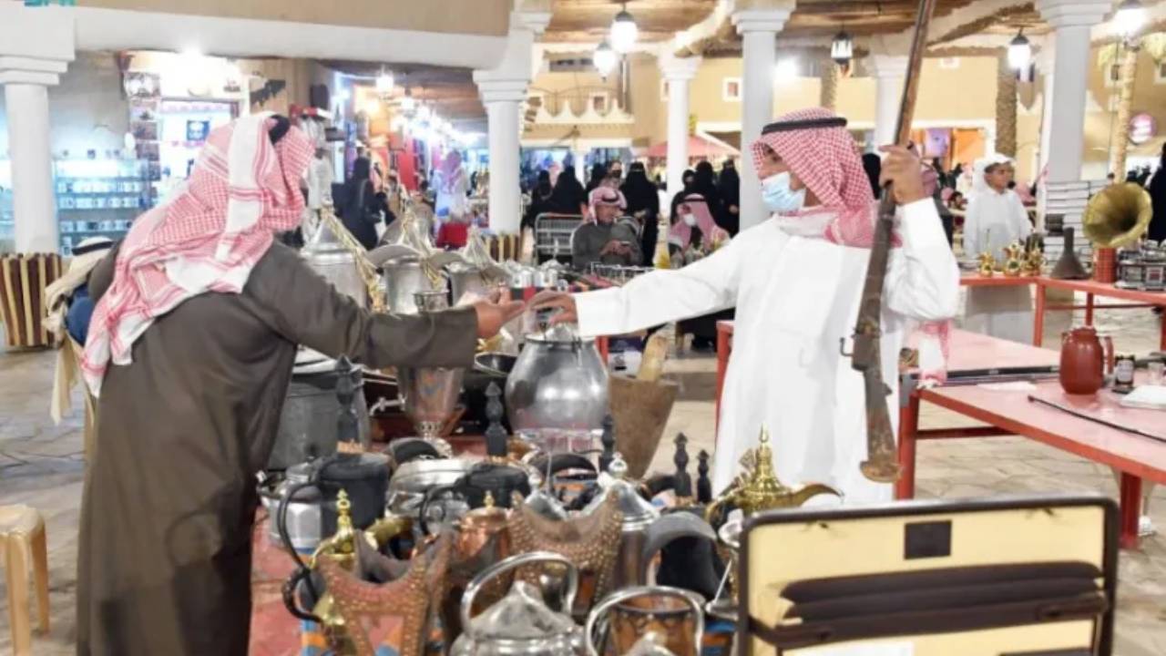 سعر القطعة يصل إلى 3000 ريال.. مزاد للقطع والمقتنيات الأثرية في عنيزة