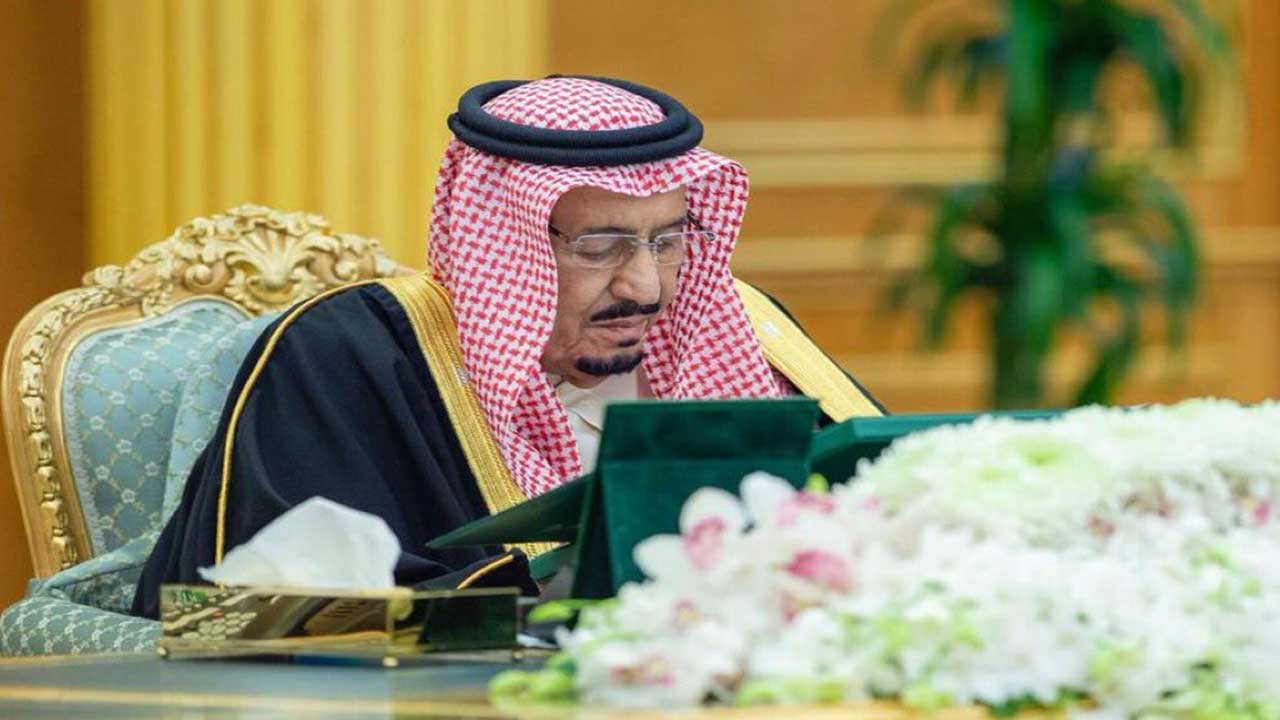 منح ميدالية الاستحقاق من الدرجة الثالثة لـ32 مقيمًا لتبرعهم بالدم 10 مرات
