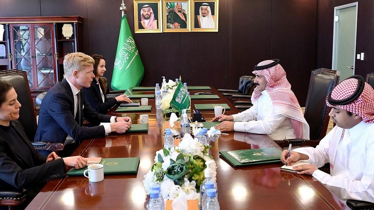السفير آل جابر للمبعوث الأممي في اليمن: المملكة تدعم جهود التوصُّل لحل سياسي
