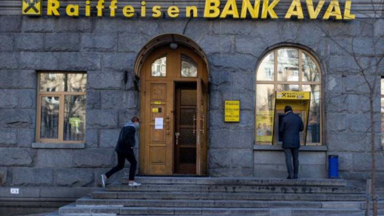الأزمة الأوكرانية.. البنوك الأوروبية تستعد لفرض العقوبات على روسيا