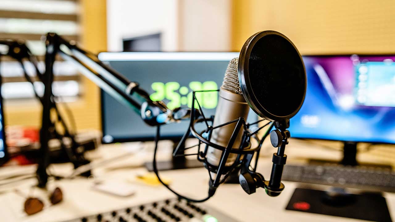 في يومهن العالمي.. تاريخ حافل للمرأة السعودية في مسيرة «الإذاعة والتليفزيون»