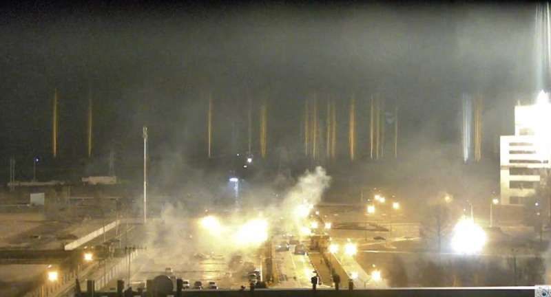 روسيا تتهم أوكرانيا بإضرام النيران في محطة زابورجيا النووية