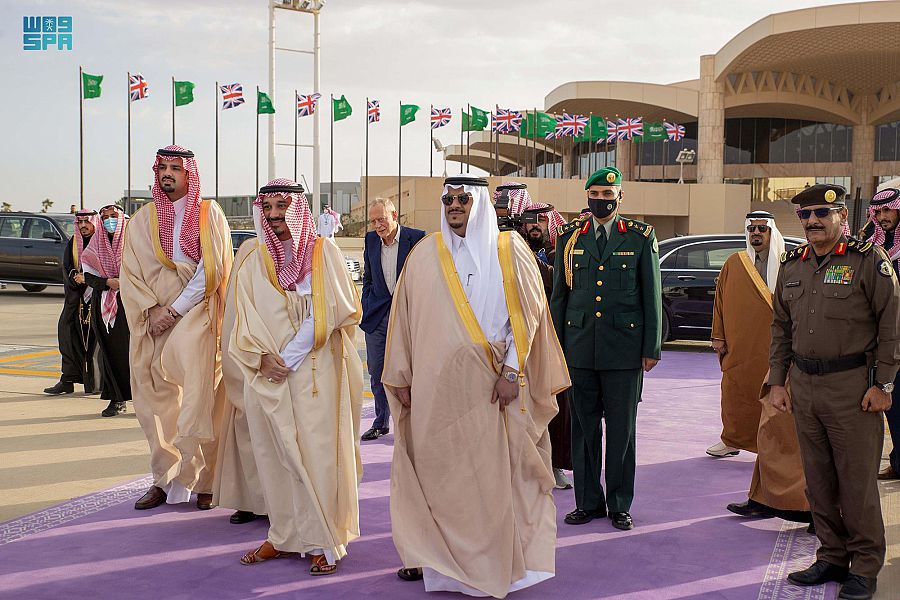 <div class="paragraphs"><p>رئيس الوزراء البريطاني يغادر الرياض</p></div>