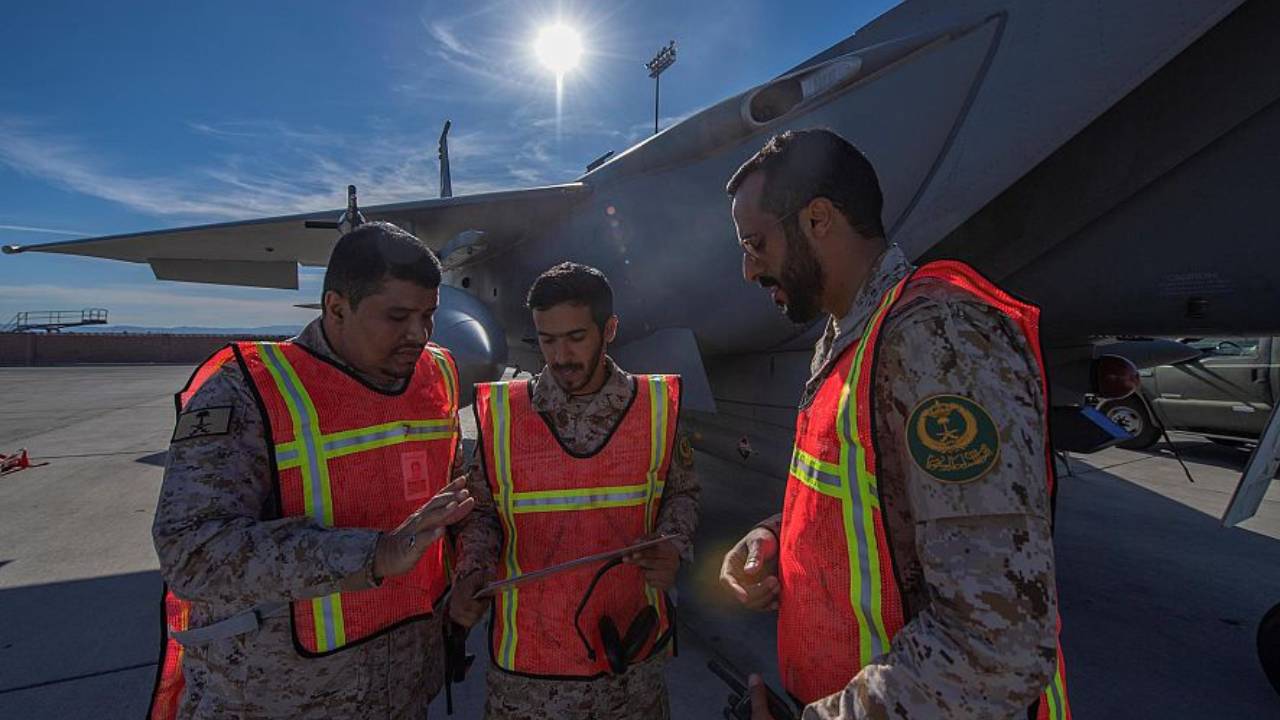 استمرار مناورات تمرين العلم الأحمر في أمريكا بمشاركة سعودية 