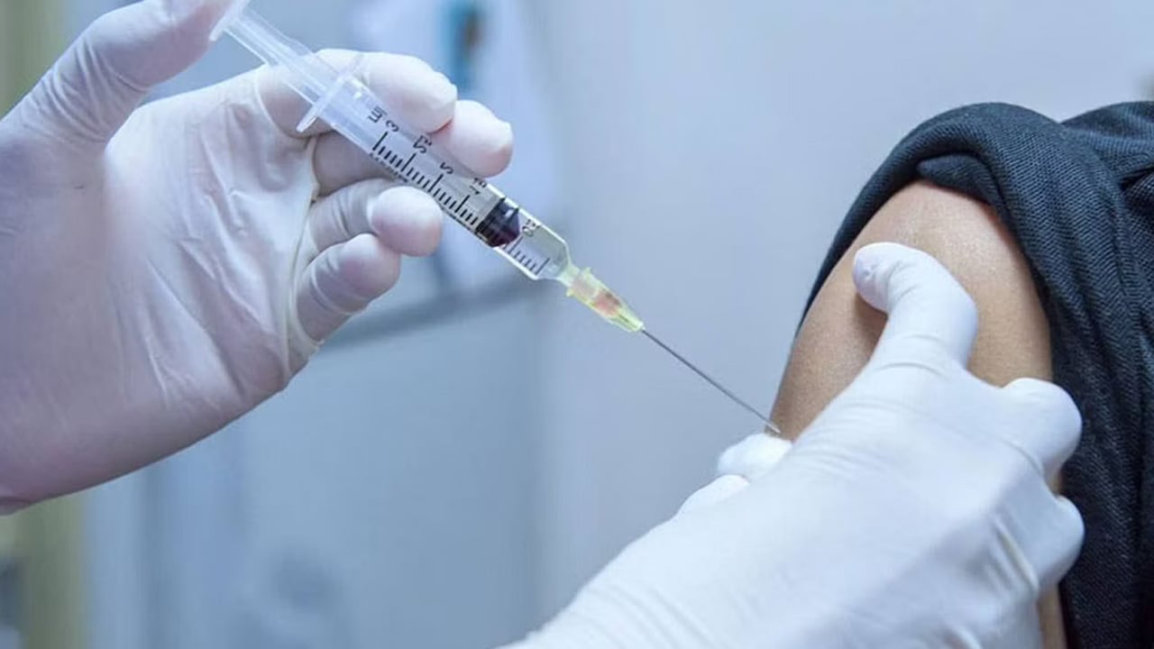 «الصحة» تؤكد أهمية الجرعة التنشيطية: تستهدف 3 فئات

