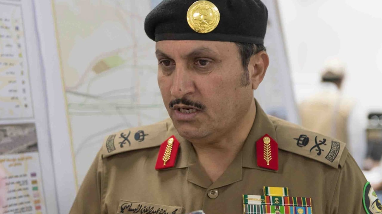البسامي يجتمع بقادة قوات أمن العمرة ويتفقّد جاهزية الخطط الأمنية والمرورية