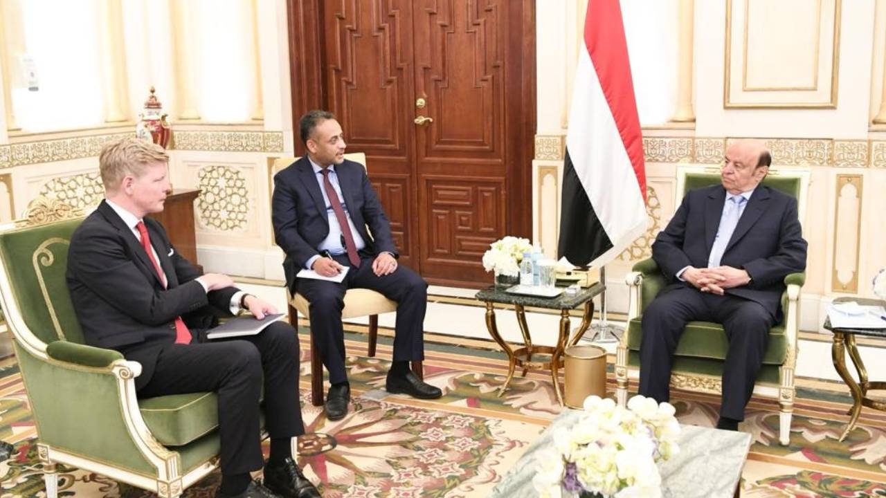 الرئيس اليمني للمبعوث الأممي: الحوثي يواصل حربه ضد الشعب اليمني ودول الجوار