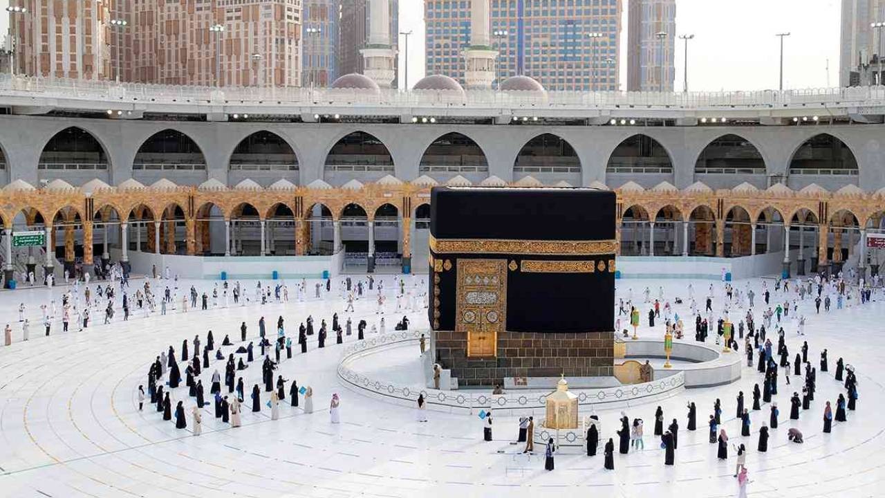  إتاحة حجز أداء العمرة في رمضان عبر اعتمرنا وتوكلنا.. ودعوات للمعتمرين بارتداء الكمامة 