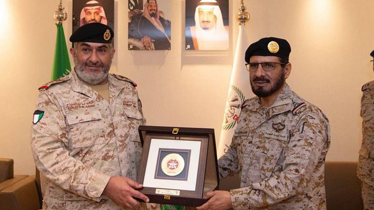 قائد القوات المشتركة يبحث مع رئيس الأركان الكويتي سير العمليات العسكرية باليمن
