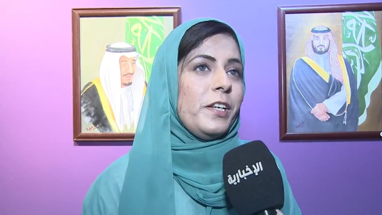 فنانة باكستانية تجسد حبها للمملكة بـ27 لوحة تشكيلية
