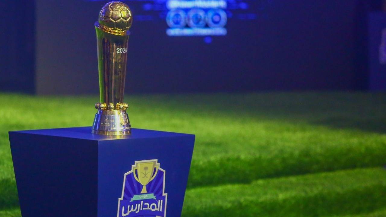 وزير الرياضة يُدشن النسخة الثالثة من دوري المدارس لكرة القدم