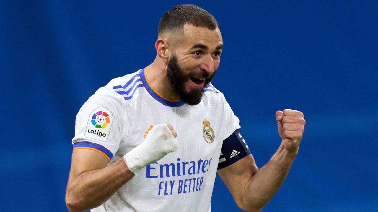 بنزيمة وليفاندوفيسكي يتصدران تشكيلة الأسبوع المثالية بدوري أبطال أوروبا