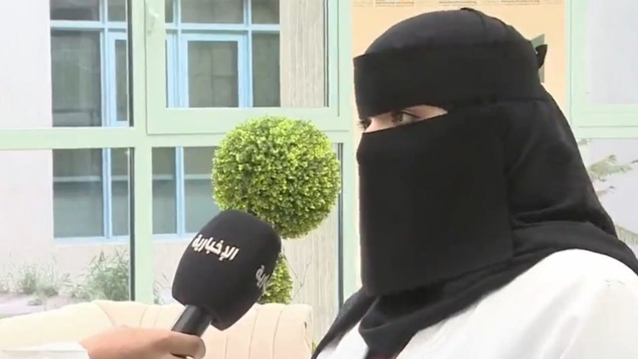 «قرب».. طالبة سعودية تبتكر لغة إشارة موحدة للتواصل بين ذوي الإعاقة والكادر الصحي
