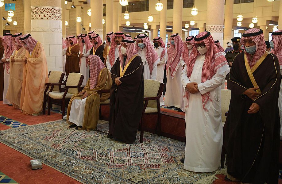 <div class="paragraphs"><p>صلاة الميت على الأميرة نورة بنت فيصل بن عبدالعزيز</p></div>