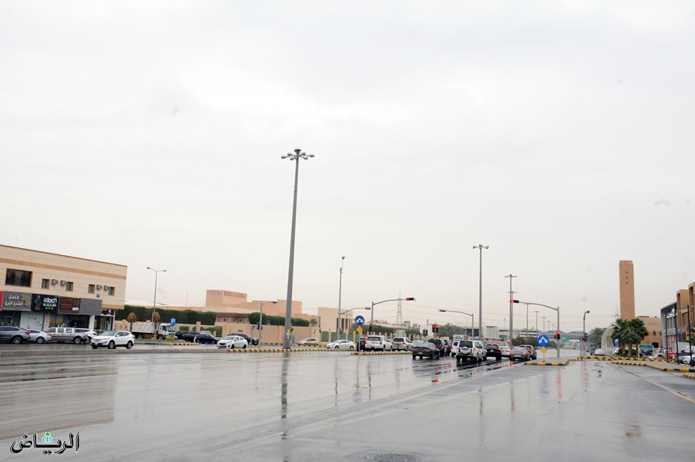 الحصيني: أمطار متفاوتة بعدة مناطق اليوم.. ونعيش فترة تقلبات جوية