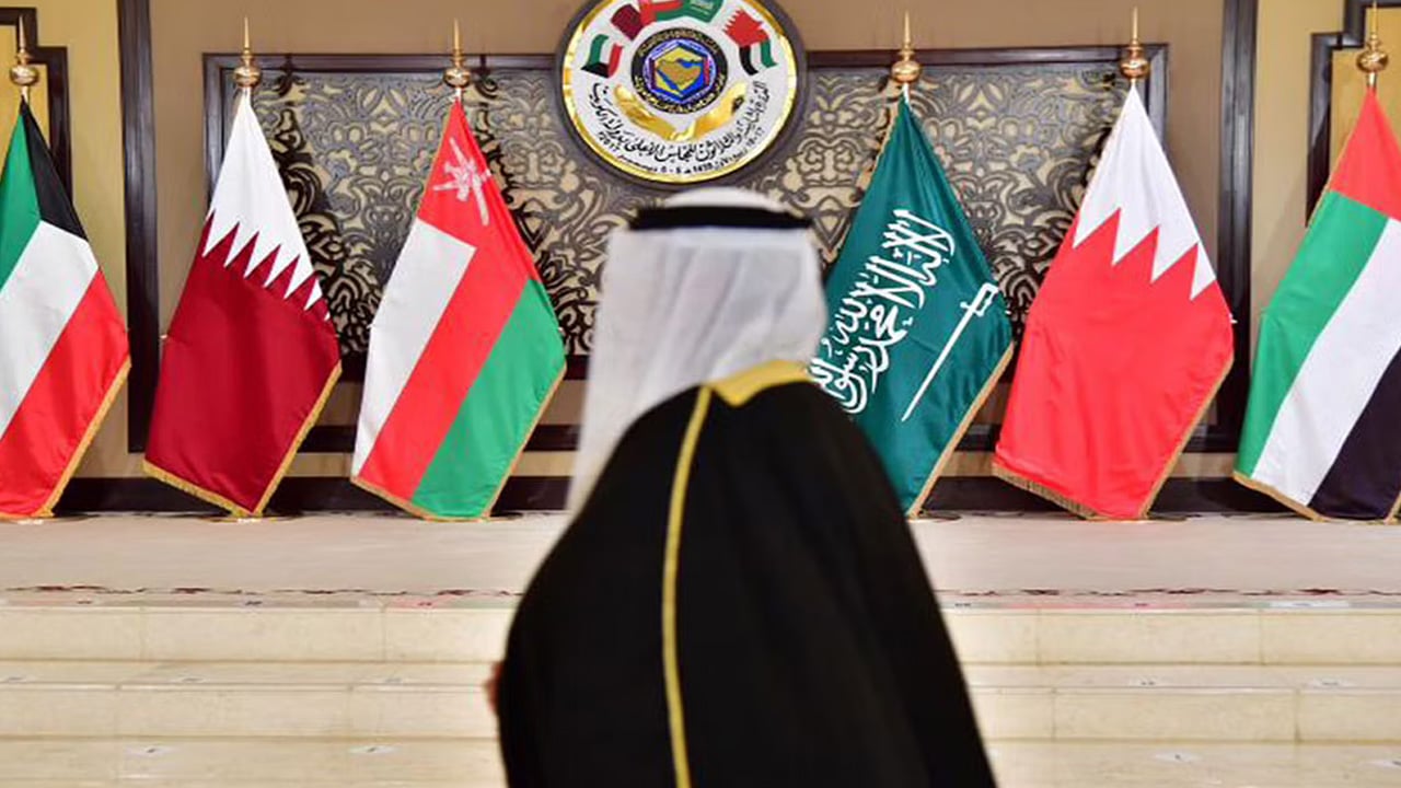 مجلس التعاون يدين إطلاق الحوثي زورقين مفخخين جنوب البحر الأحمر: نتضامن مع المملكة

