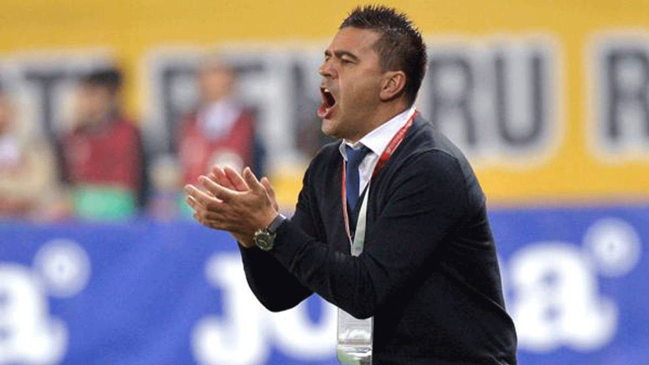 مدرب الاتحاد يخطف جائزة الأفضل في شهر فبراير