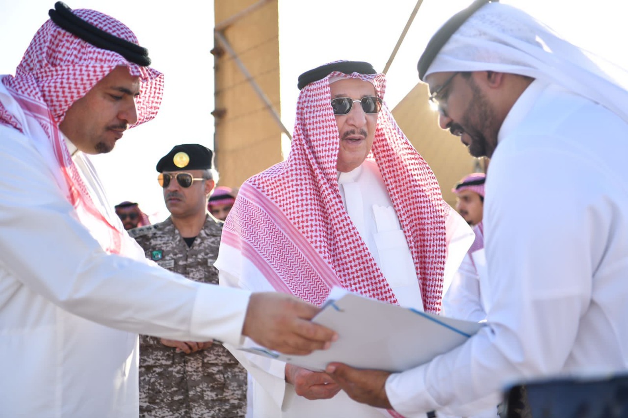 <div class="paragraphs"><p>أمير جازان يتفقد المشاريع التنموية والسياحية بفرسان</p></div>