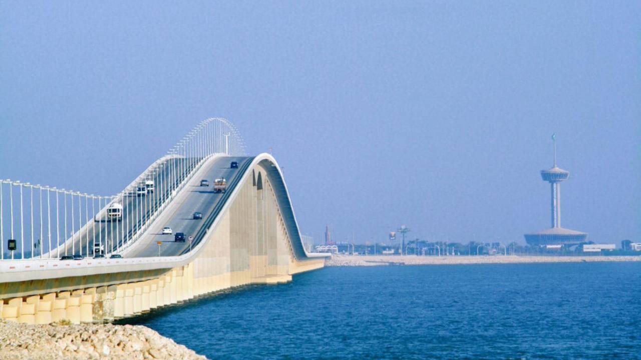جسر الملك فهد تعلن رفع بعض قيود السفر للقادمين للمملكة وتوضح الأسباب

