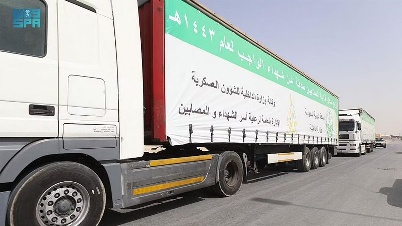 «الداخلية» توزّع 7000 سلة مواد غذائية صدقة عن شهداء الواجب في رمضان
