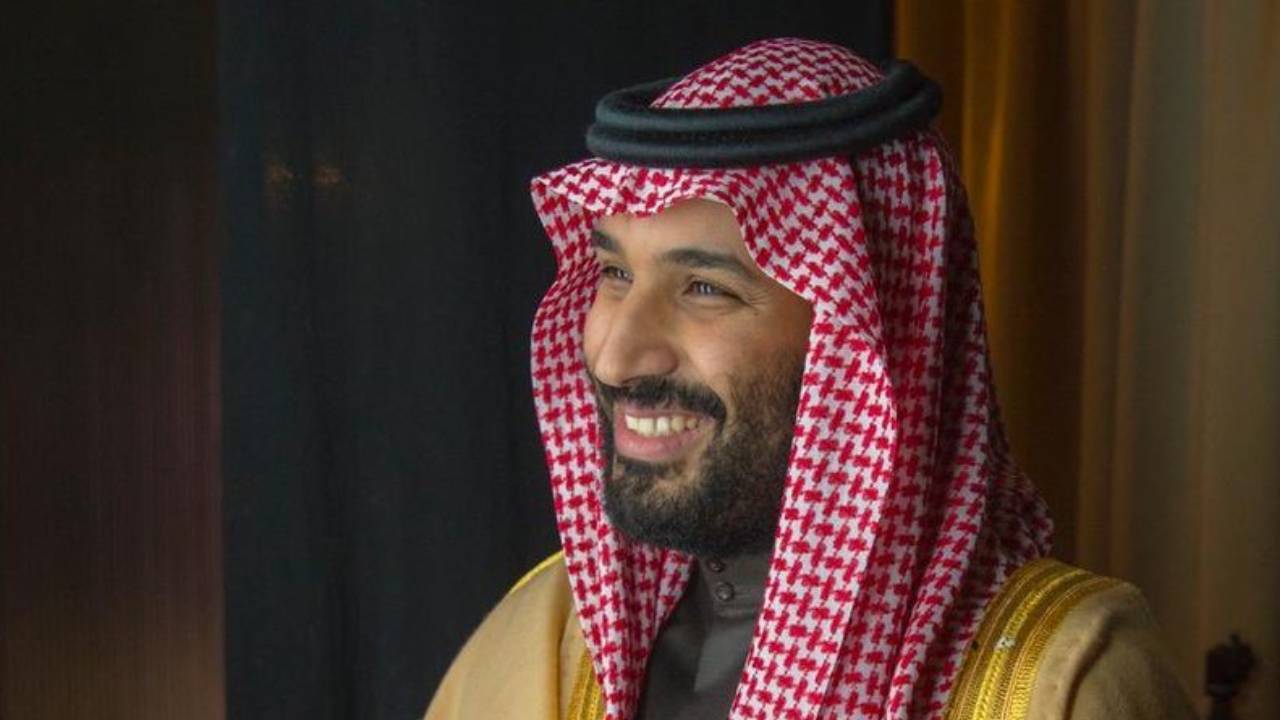 ولي العهد: أقضي من 10 إلى 20 دقيقة لمتابعة وسائل التواصل الاجتماعي يوميًّا