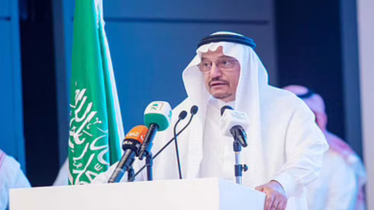 وزير التعليم يتفقد عددًا من مدارس الأحساء ويتابع المبادرات التعليمية لرياض الأطفال
