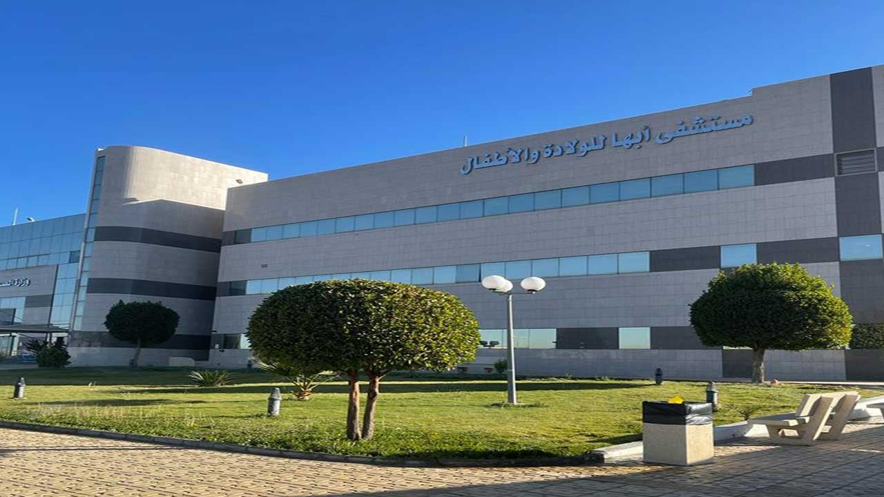 سببت حروقًا في المريء.. إنقاذ حياة طفلة ابتلعت بطارية جافة بمستشفى أبها
