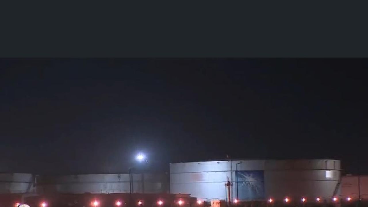 مقطع يوثق عودة الحياة لطبيعتها بمحطة لأرامكو في جدة بعد الاعتداء الحوثي
