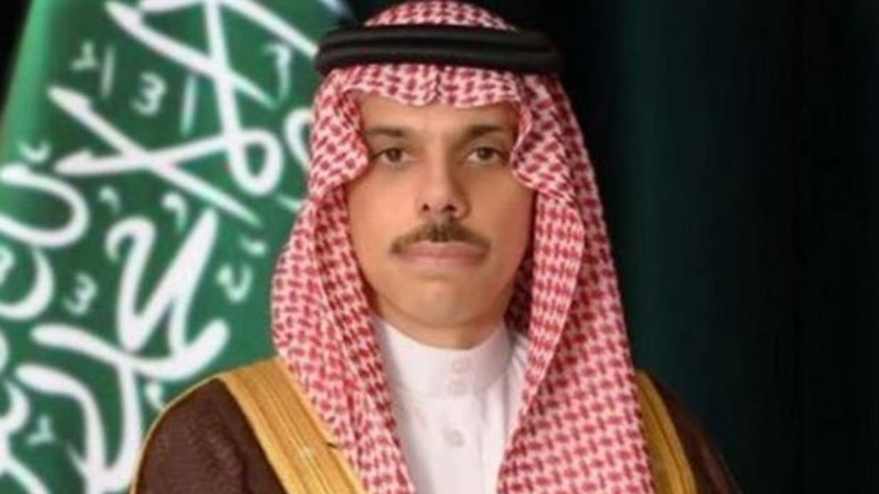 وزير الخارجية يتابع مع نظيره الروسي المسارين العسكري والسياسي بأوكرانيا
