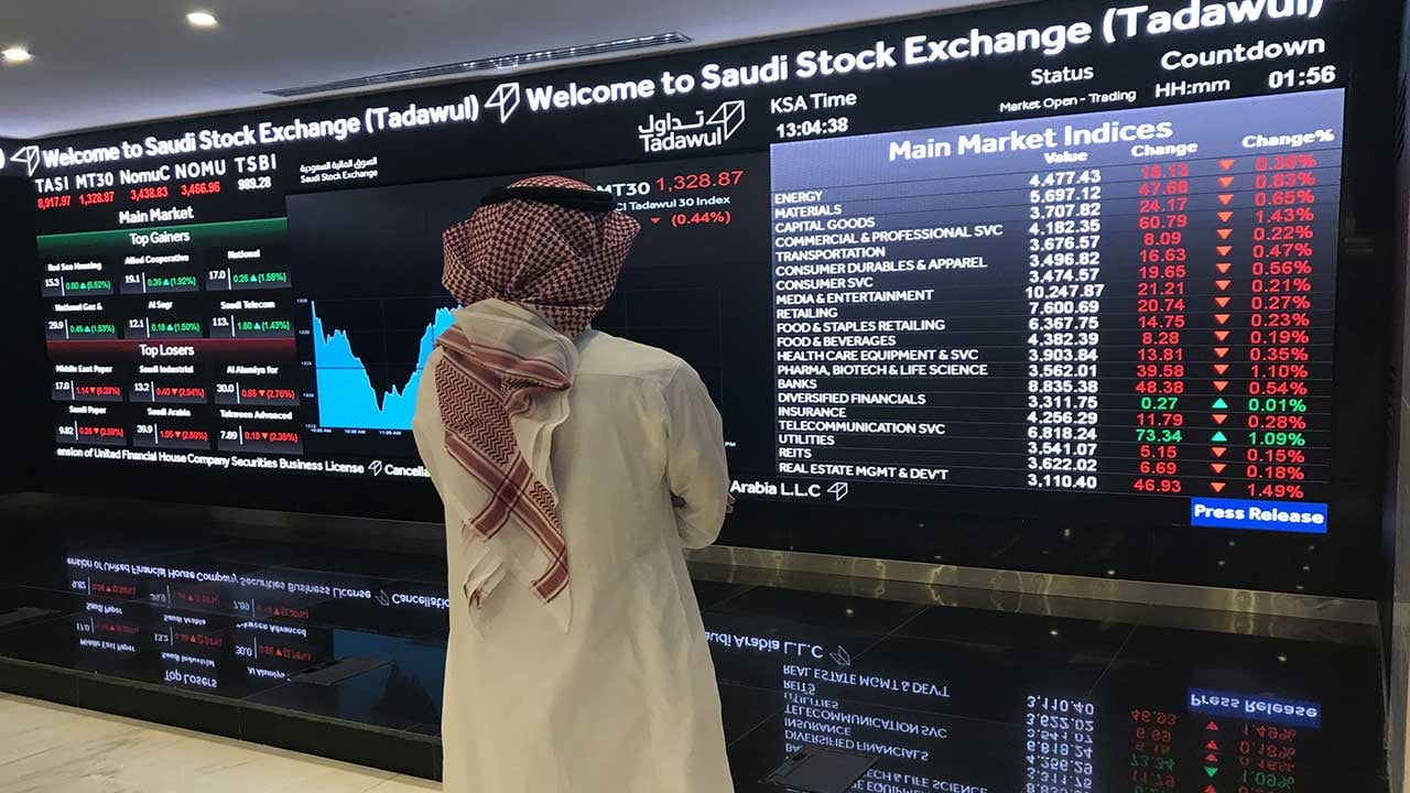 بتداولات 12.1 مليار ريال.. سوق الأسهم السعودية يغلق منخفضًا 