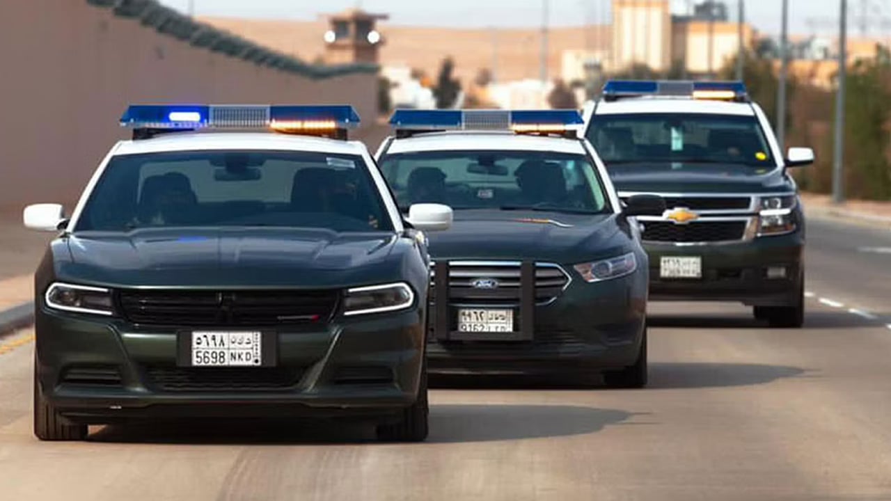 القبض على مقيم ومخالفَيْن لنظام أمن الحدود نفَّذوا عمليات سرقة محال تجارية بجدة
