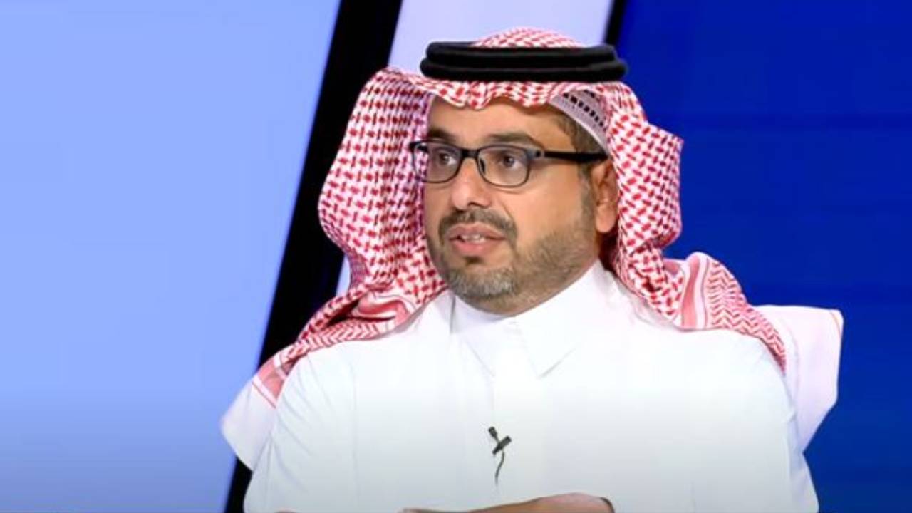 أستاذ طب نفسي يكشف آثار مواقع التواصل الاجتماعي السلبية والإيجابية
