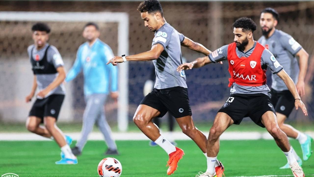 الهلال يعود إلى التدريبات استعدادًا للرائد.. والبريك يواصل الغياب