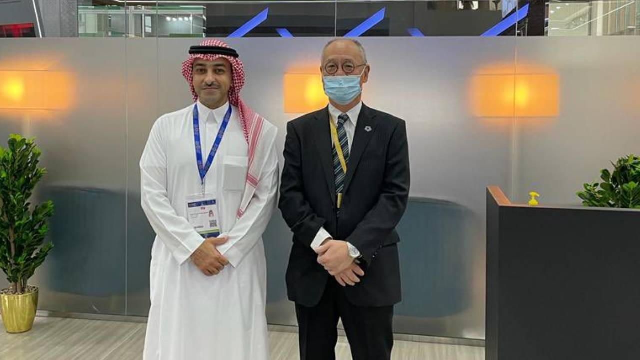 السفير الياباني يشارك في معرض الدفاع العالمي بالمملكة