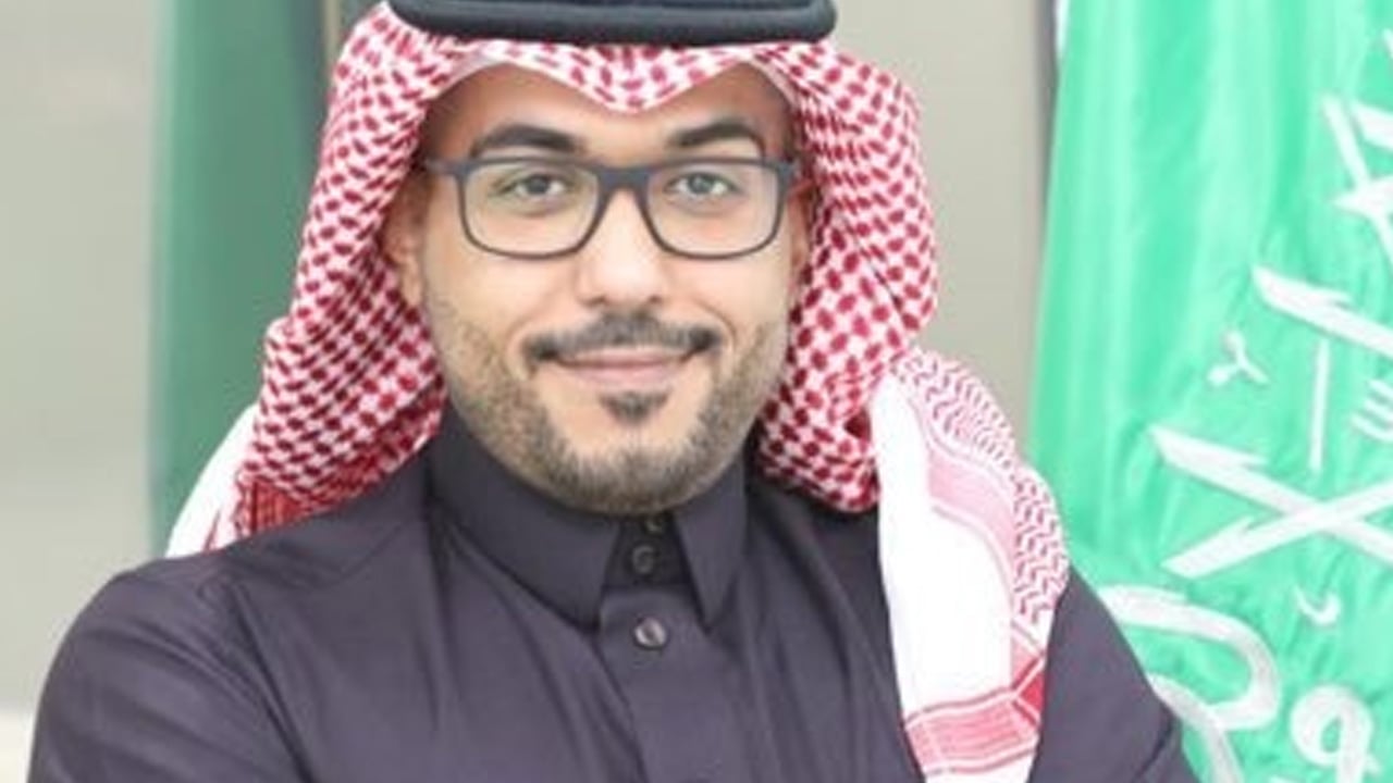 مختص: لا يتطلب وجود مِحْرم لابتعاث الطالبات.. ولا شروط في العمر
